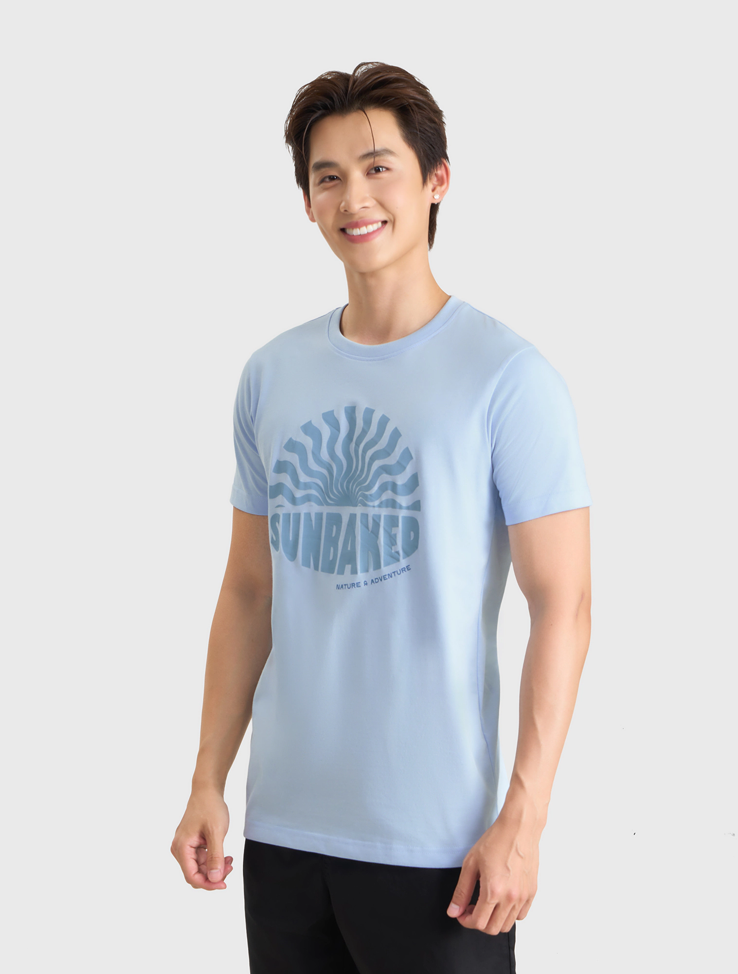 ao-phong-nam-dang-suong-co-hinh-in-2-ao-phong-2.webp