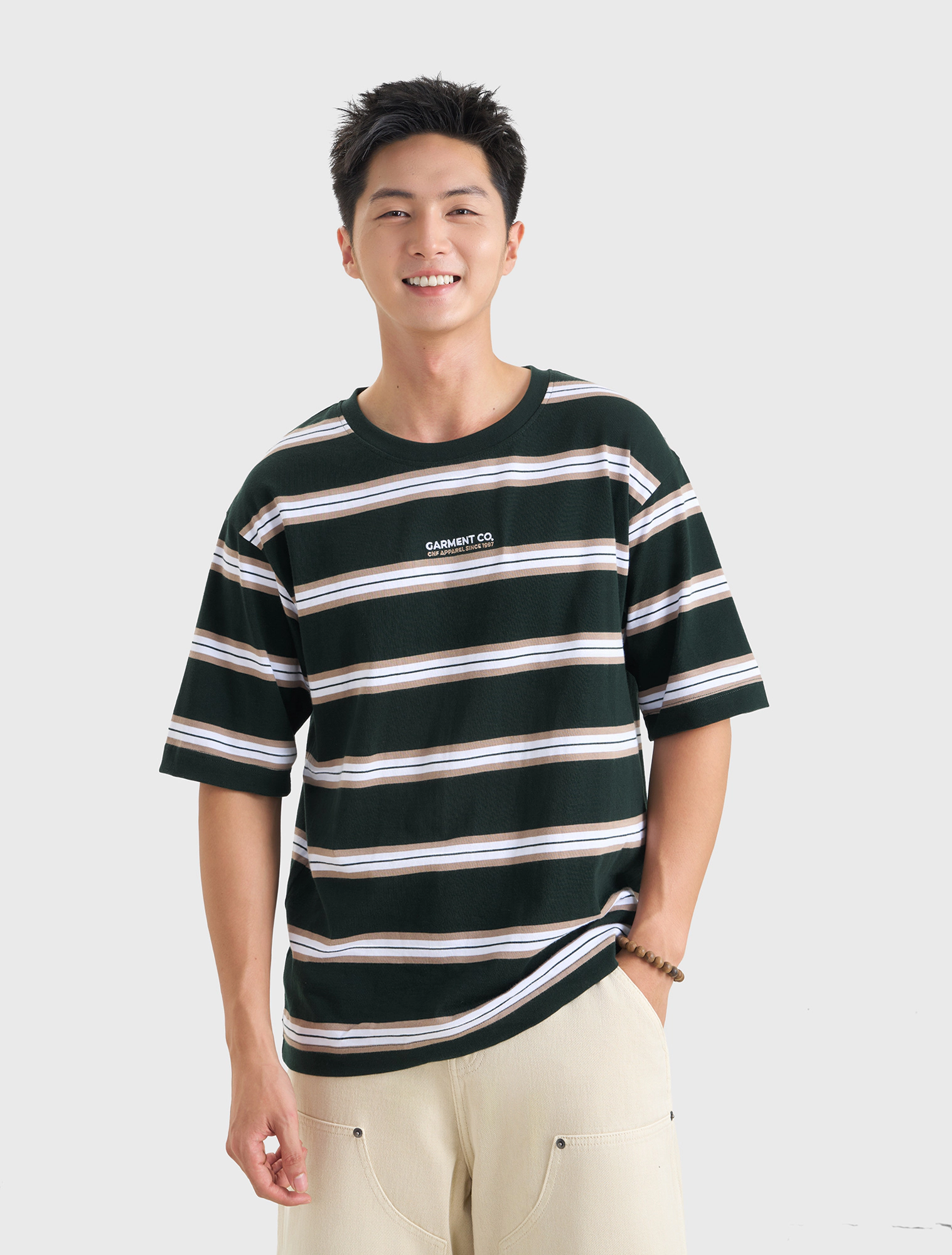 ao-phong-nam-cotton-phoi-ke-dang-rong-1-coton-2.webp
